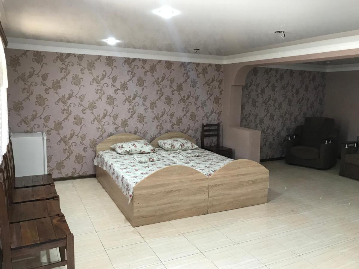 Гостевой Дом "Амза" Bed and Breakfast Tqvarcheli Exteriör bild