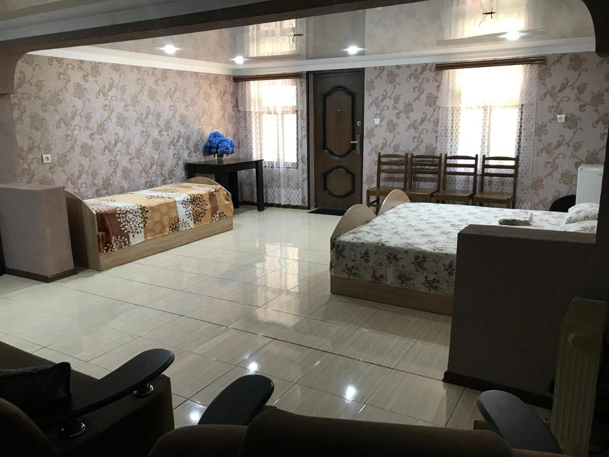 Гостевой Дом "Амза" Bed and Breakfast Tqvarcheli Exteriör bild